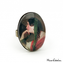 Oval ring "The young woman with a hat"