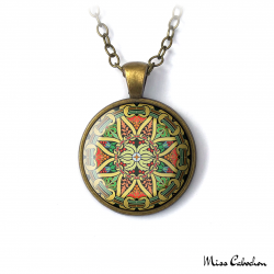 Necklace and pendant with geometric and floral motifs in shades of yellow, green and red
