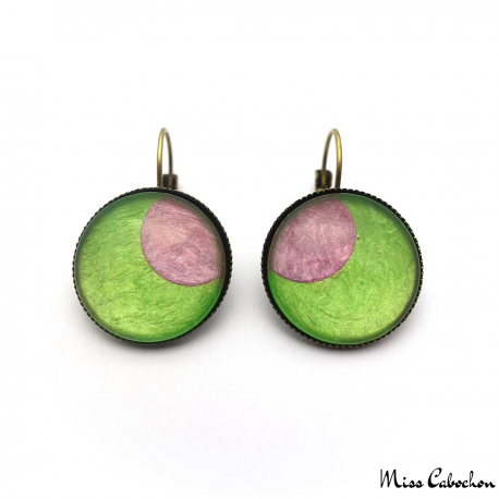 Round earrings - Pink Moon on Green
