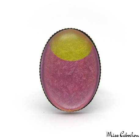 Oval fashion ring - Golden Moon on Pink