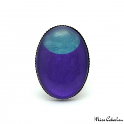 Oval fashion ring - Blue Moon on Purple
