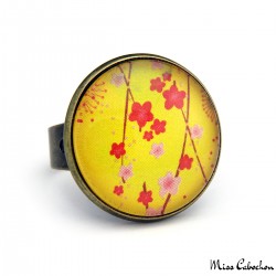 Yellow cabochon ring with japanese patterns
