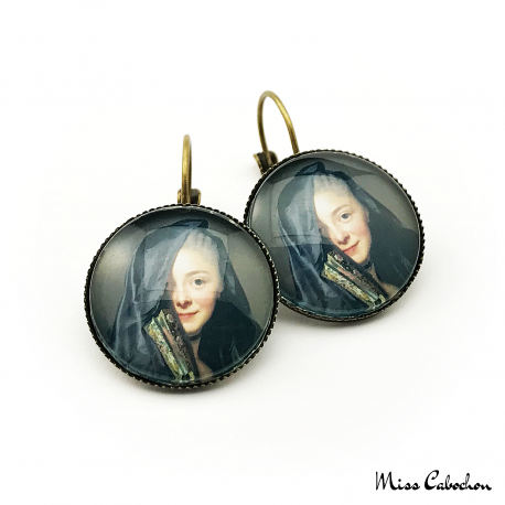 Round earrings "An intriguing woman"